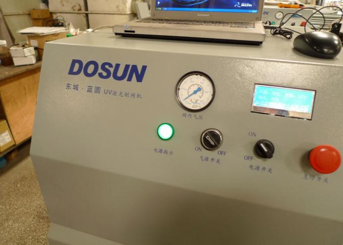 macchinario UV rotatorio blu dell'incisione laser del laser di 1.5KW/220V 50Hz dell'attrezzatura rotatoria dell'incisore 3